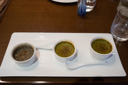Crèmes brulées au thé vert et au sésame noir.jpg
